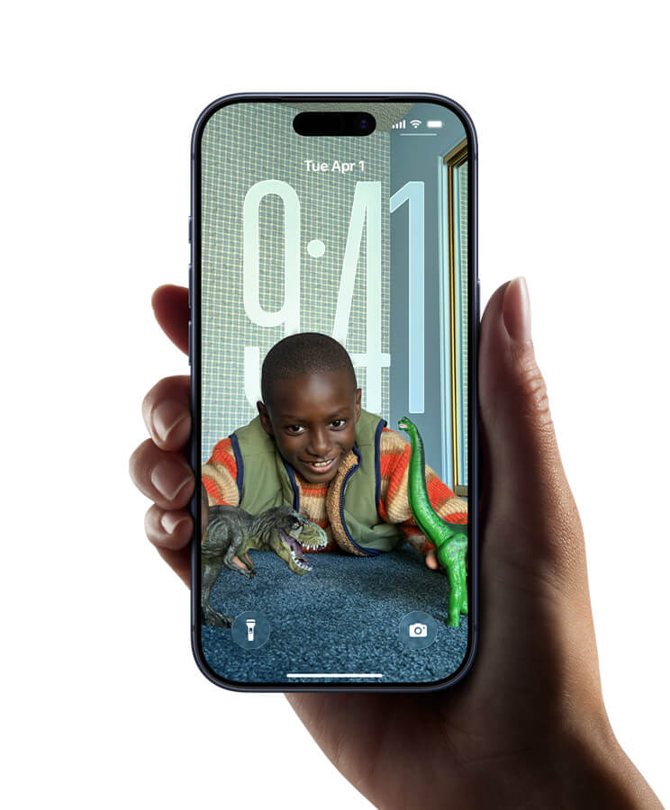 iOS 26 chega em 15 de setembro: novidades e iPhones 7 iOS 26 em iPhone com tela inicial; atualização chega a modelos de iPhone 11 em diante