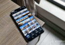 Tela do Immich no Android exibindo grade de fotos e opções de backup para servidor próprio