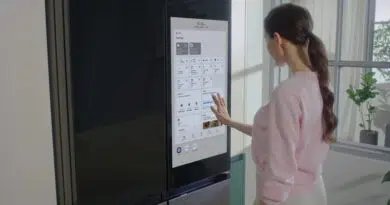 Geladeira Samsung Family Hub com display e recursos inteligentes sem anúncios