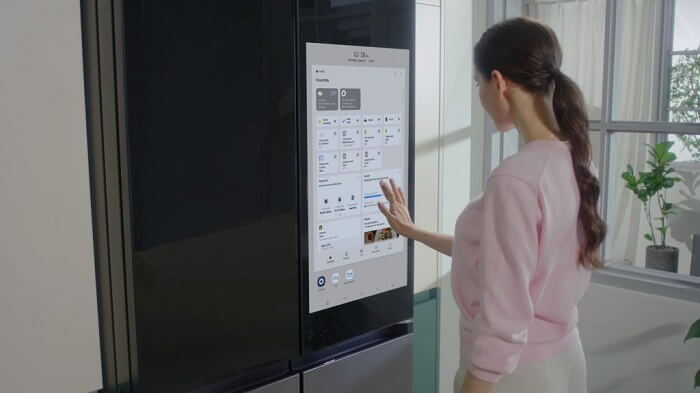Geladeira Samsung Family Hub com display e recursos inteligentes sem anúncios