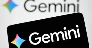 Logo do Gemini AI do Google exibido em smartphone; aplicativo de inteligência artificial em destaque