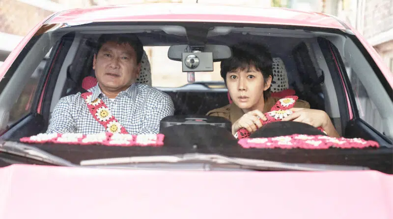 ‘Mission Cross 2’ inicia filmagens no outono coreano de 2025 1 Imagem promocional de Mission Cross 2 Netflix, mostrando o elenco principal em um ambiente urbano de ação