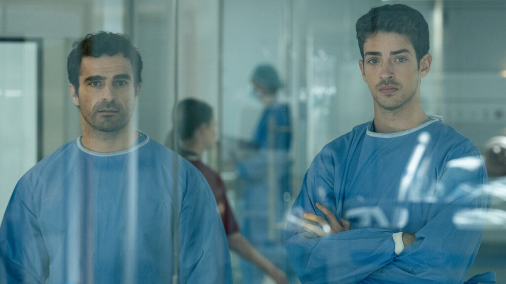 Breathless 2ª temporada na Netflix: data e trailer 7 Borja Luna como Néstor e Manu Ríos como Biel em cena de Respira S2