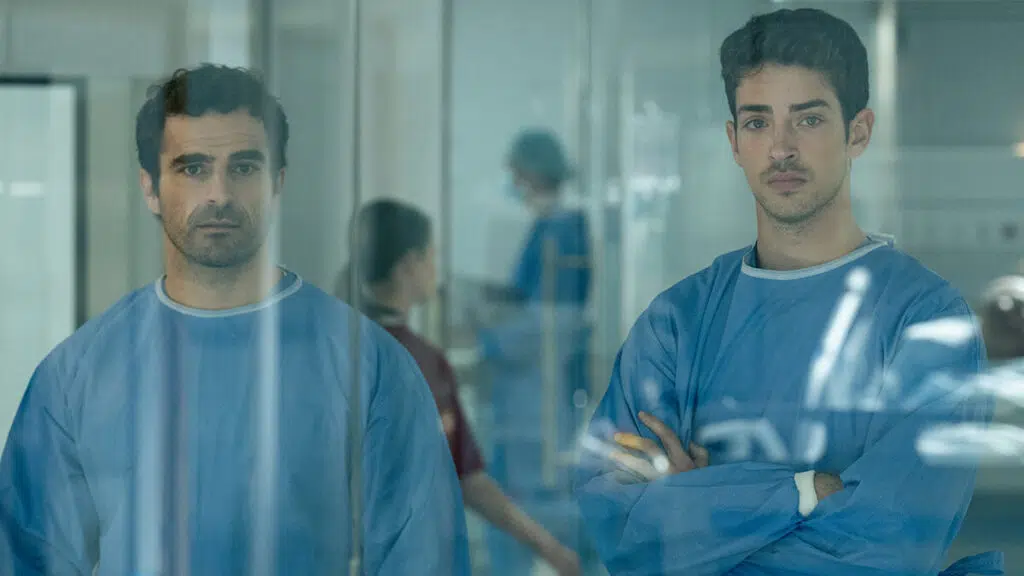 Breathless 2ª temporada na Netflix: data e trailer 7 Borja Luna como Néstor e Manu Ríos como Biel em cena de Respira S2