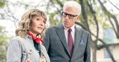 Ted Danson e Mary Steenburgen em A Man on the Inside 2ª temporada na Netflix