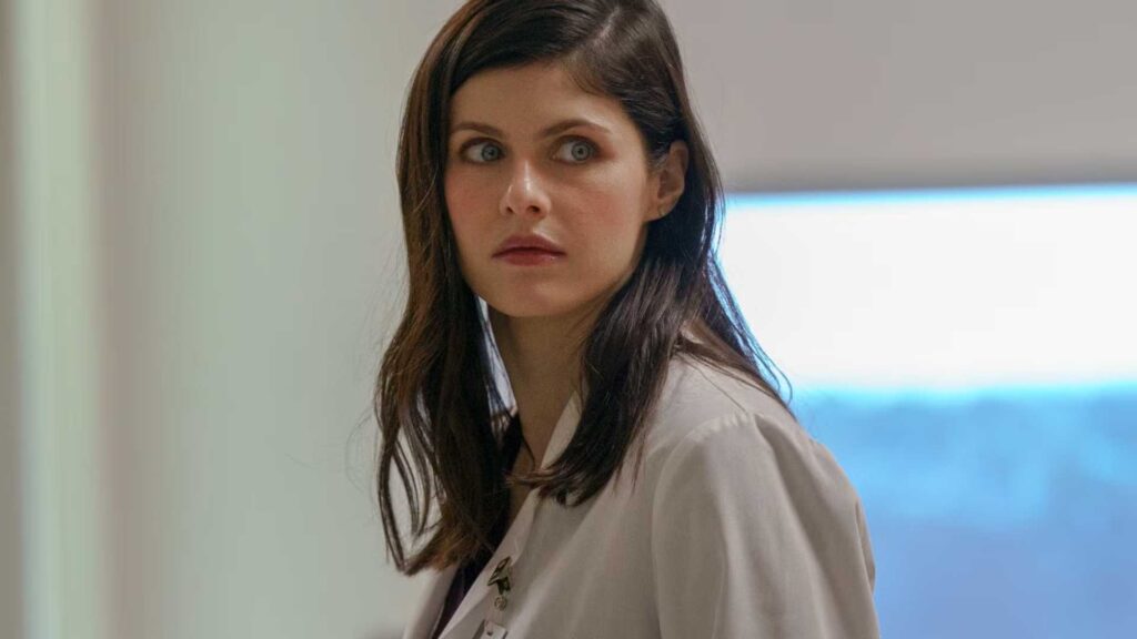 Alexandra Daddario impressiona como Mulher-Maravilha em arte do DCU 7 Alexandra Daddario como Rowan em Mayfair Witches