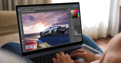 Galaxy Book 4 com corpo metálico e teclado Pro iluminado