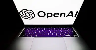 O logotipo da OpenAI exibido na tela de um laptop é visto nesta foto ilustrativa tirada na Polônia em 25 de novembro de 2025. chatpgt