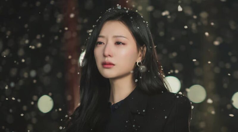 Cena de Queen of Tears com Kim Ji-won como Hong Hae-in em K-dramas melhores que Queen of Tears