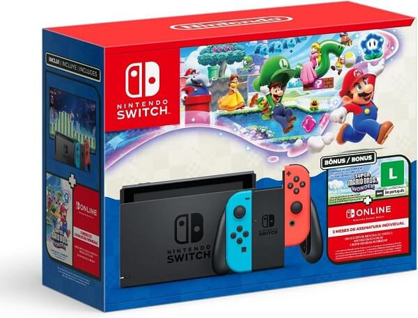 Nintendo Switch com Super Mario Wonder e 3 meses Online por R$1.607 3 Joy-Con azul e vermelho neon conectados ao Nintendo Switch