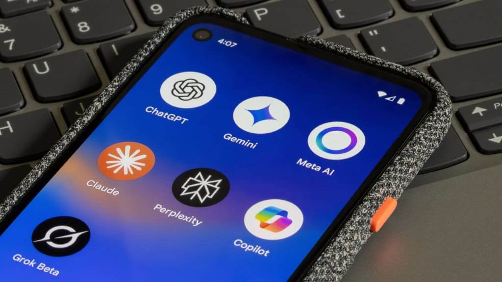 Hackers usam ChatGPT e Grok em golpes com links patrocinados 5 Chatbots de IA manipulados em dispositivo móvel