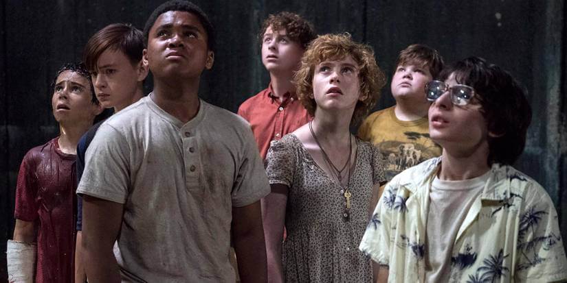 Andy Muschietti confirma supercut épico de IT ainda em andamento 3 O Clube dos Otários olhando para o bueiro em IT 2017