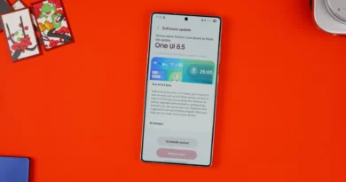 Smartphone Samsung Galaxy exibindo IA no calendário da One UI 8.5