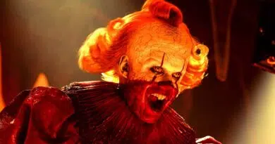 Bill Skarsgård como Pennywise em IT Welcome to Derry