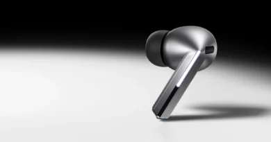 Design moderno do Galaxy Buds 3 Pro com acabamento metálico e resistência IP57