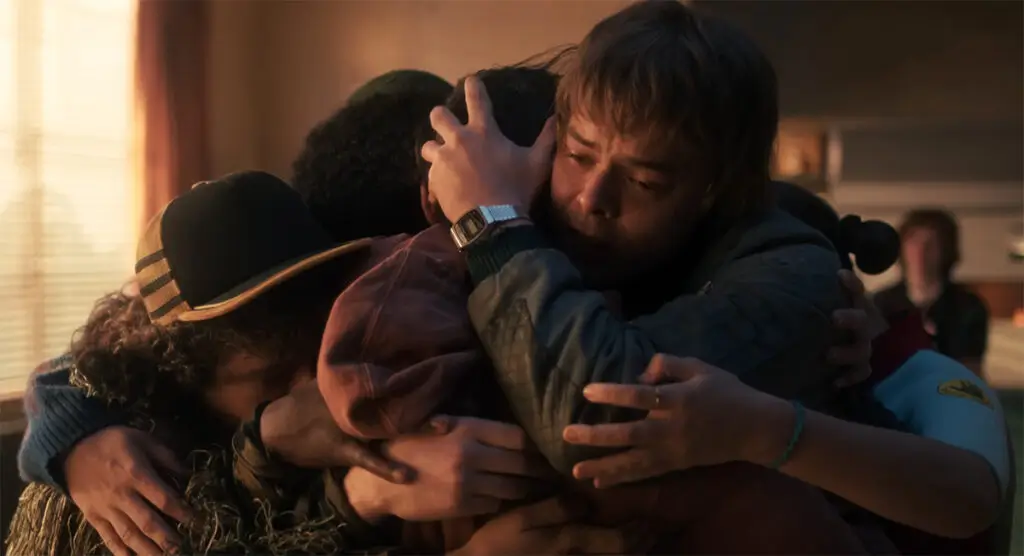 Elenco Stranger Things abraço final