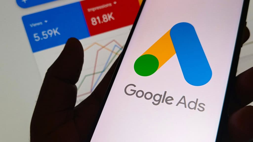 Hackers usam ChatGPT e Grok em golpes com links patrocinados 4 Captura de tela de um link patrocinado usado para golpes com malware