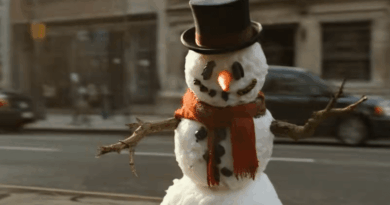 Cena gerada por IA no Runway Gen-4.5 mostrando um boneco de neve derretendo em uma rua urbana