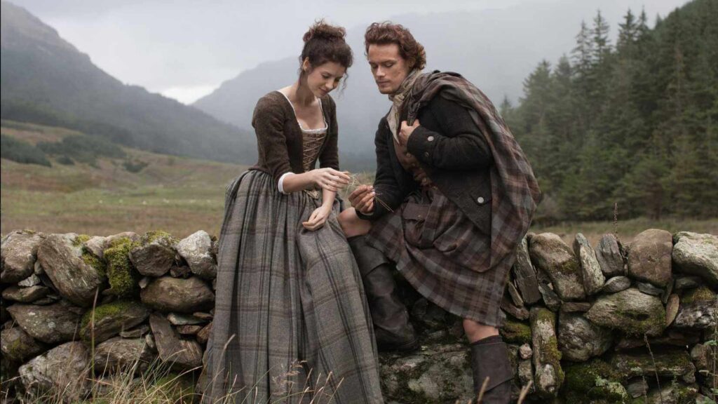 12 Melhores Séries Retornando em 2026 11 Claire e Jamie conversando em Outlander