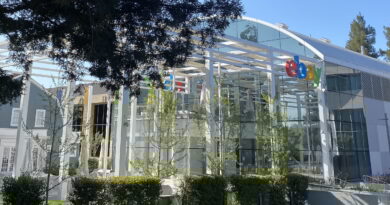 eBay proíbe agentes de IA de comprar, mas planeja bots aprovados