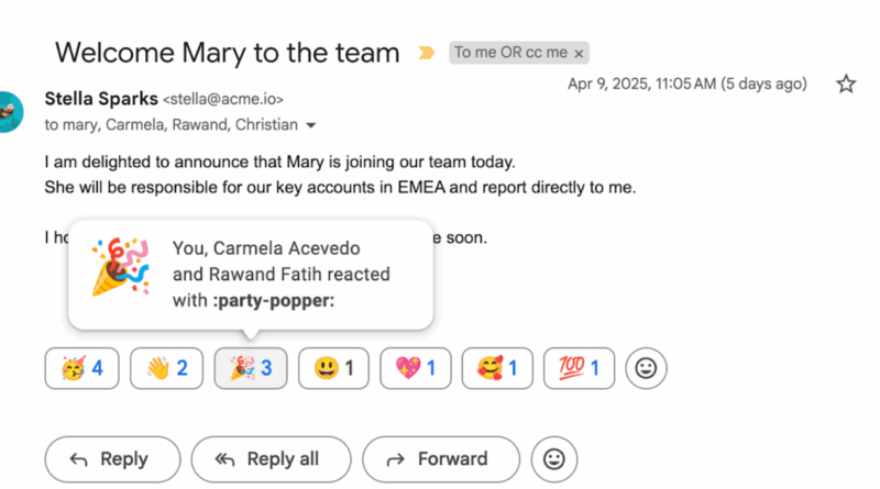 Interface do Gmail mostrando o botão de reações com emoji ao lado do botão de encaminhar