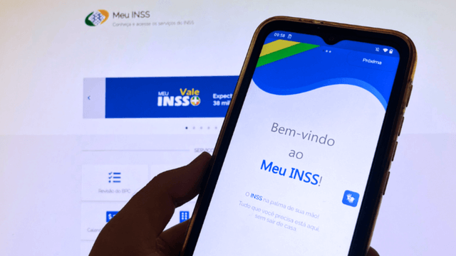 Usuário acessando aplicativo Meu INSS