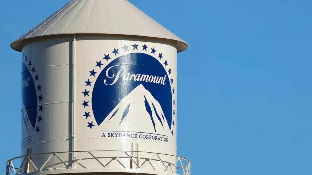 Cinemas dos EUA pedem bloqueio da venda da Warner para Netflix 3 Logo da Paramount em destaque em fachada corporativa