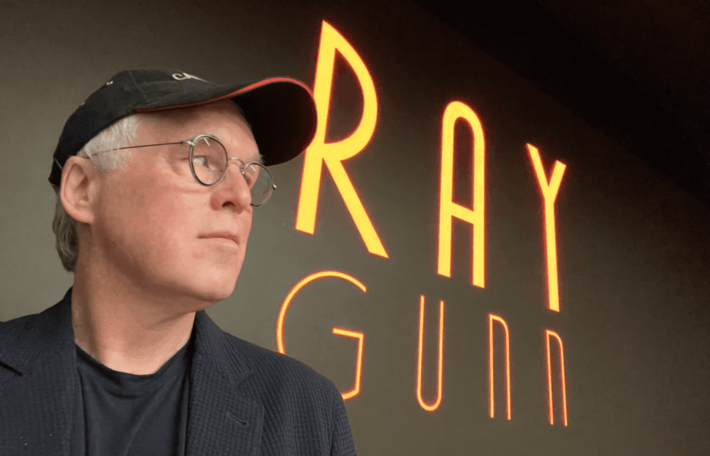Os filmes mais aguardados da Netflix em 2026 9 Cena de Ray Gunn, novo filme de Brad Bird
