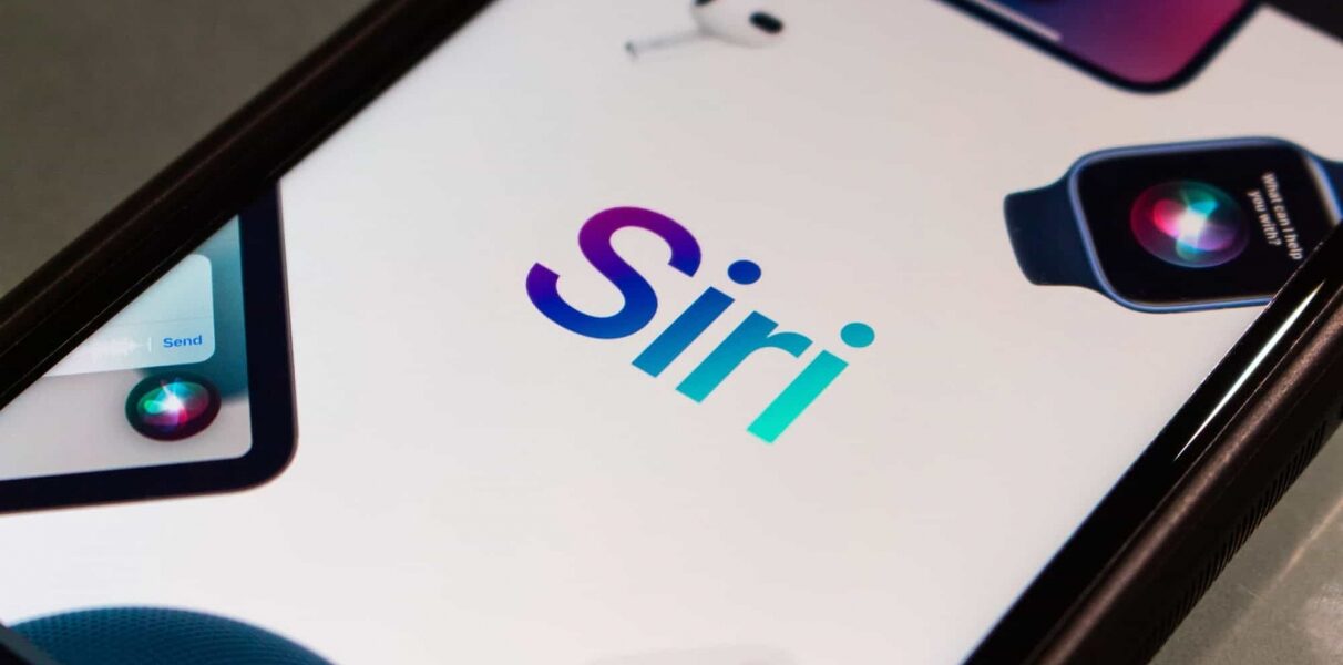 Apple Intelligence exibe tela de configurações da Siri no iPhone, com o botão de ativação ligado e interface em português.