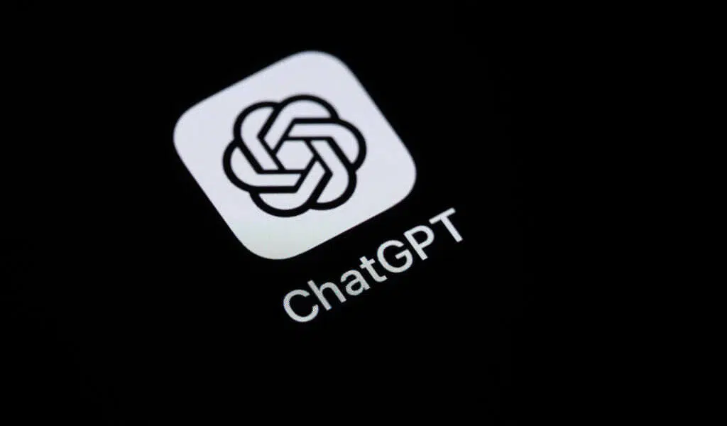 Logo do ChatGPT em tela de computador representando o encerramento do modelo GPT-4o em openai