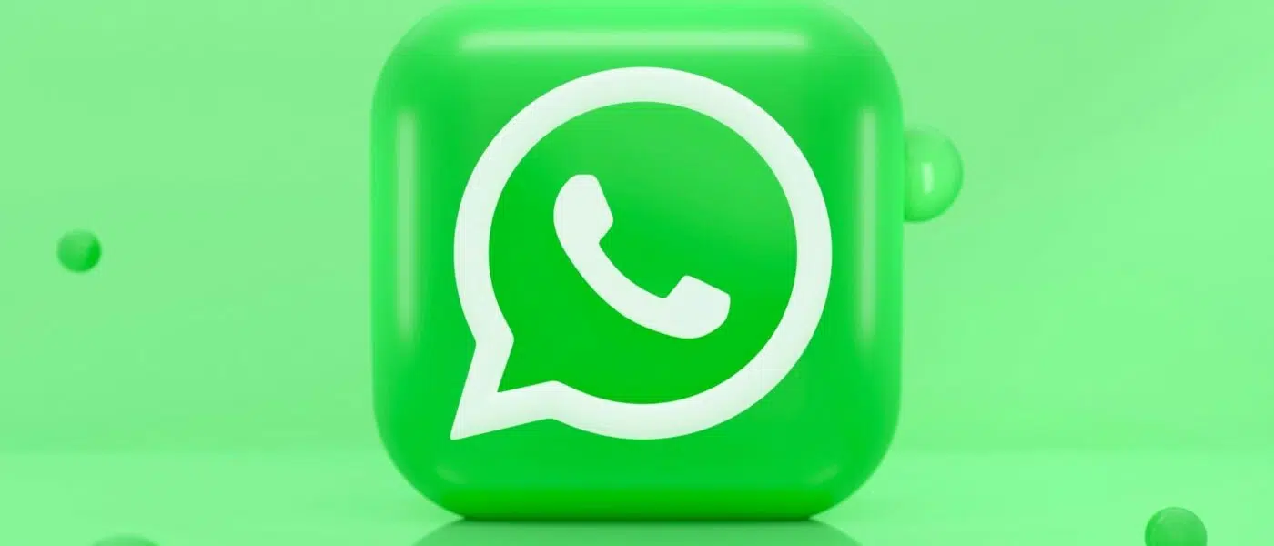 Logo do WhatsApp sobre fundo verde com faixas diagonais