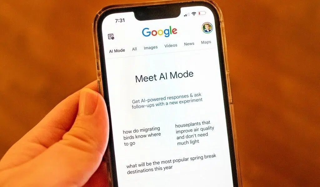 Usuário acessando o Canvas no Modo de IA do Google Gemini em um iPhone