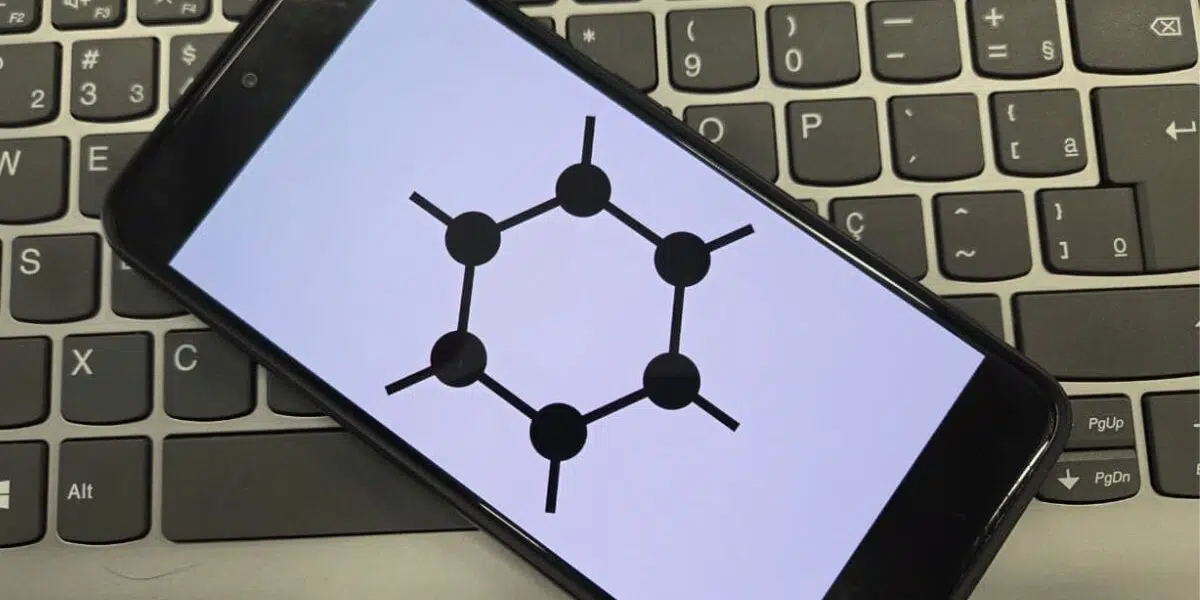 Representação do sistema GrapheneOS em smartphone Android sem Google