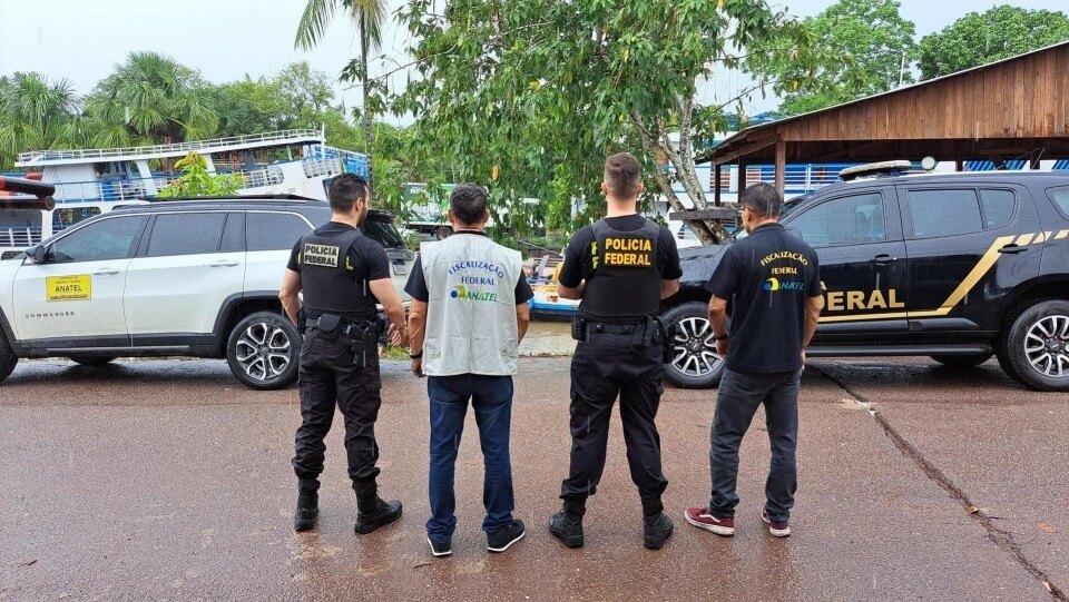 Agentes da Anatel durante a Operação Provedor Legal