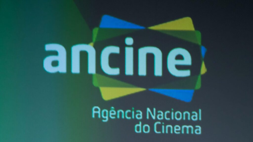 Imagem ilustrando a Ancine realizando bloqueios administrativos de sites piratas