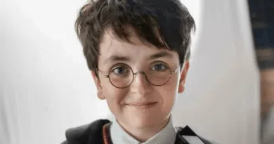 Divulgação/HBO apresenta imagem oficial da série Harry Potter com protagonista vestindo o uniforme de Quadribol