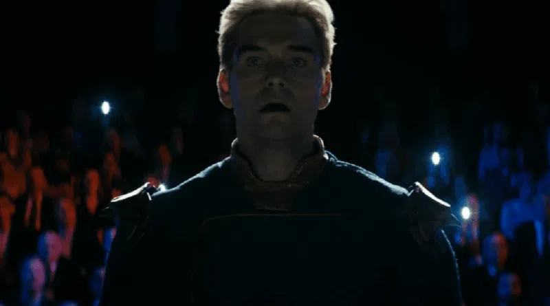 Cena do episódio 1 da 5ª temporada de The Boys, com Capitão Pátria