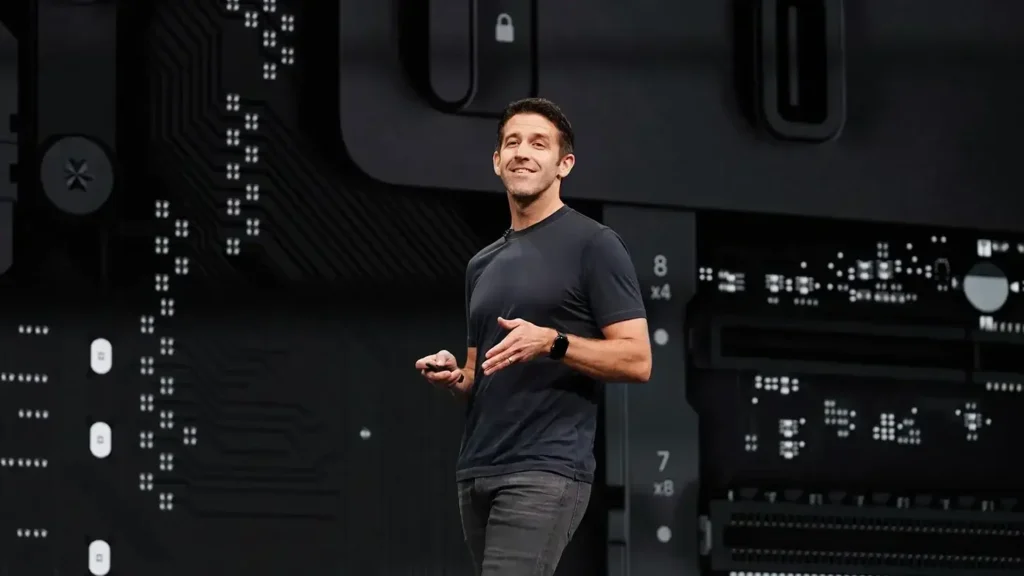 John Ternus apresenta novo Mac Pro no palco da WWDC 2019.