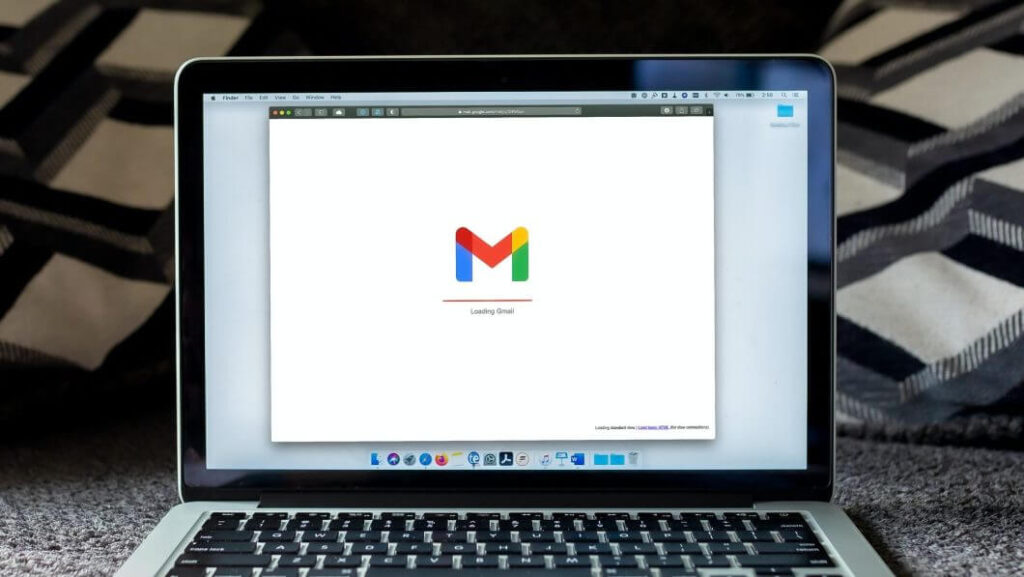Aplicativo do Gmail aberto em smartphone mostrando nova função de segurança.