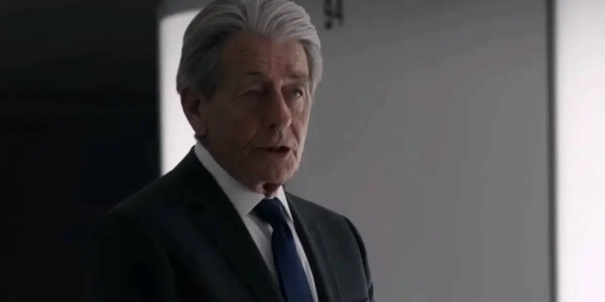 John Nolan em cena de Batman Begins