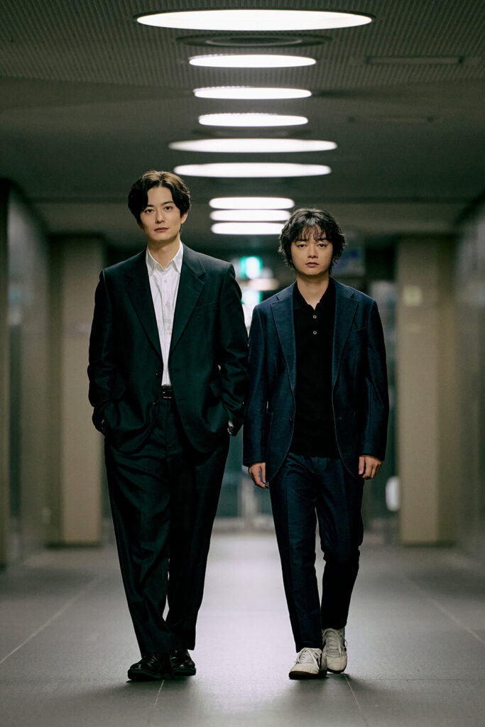 Cena de Tagusari Bros mostrando os irmãos Makoto e Minoru Tagusari